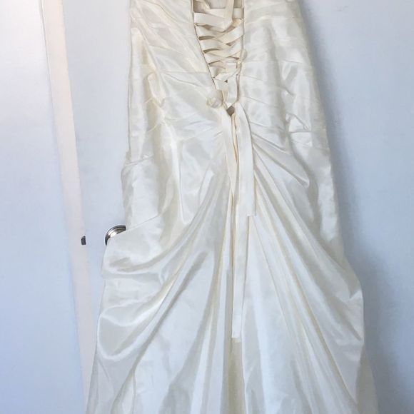 Like New Never Altered or Worn Wedding Dress - Picture 5 of 8